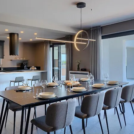 La Guardia Holiday home