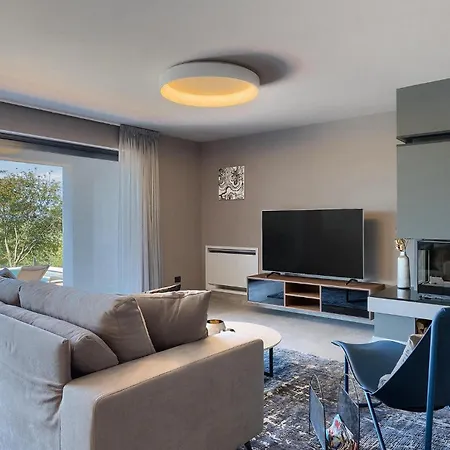 La Guardia Holiday home Sumber