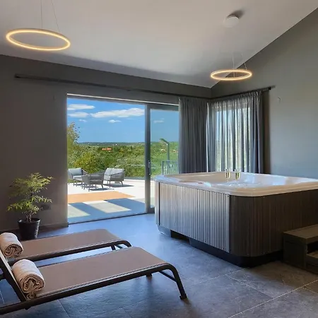 La Guardia Holiday home Sumber