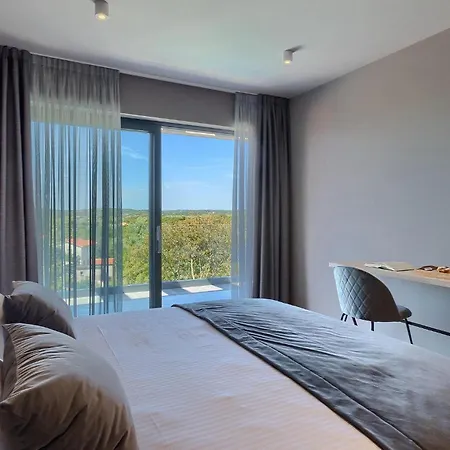 La Guardia Holiday home Sumber