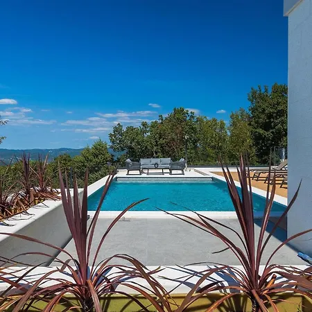 La Guardia Holiday home