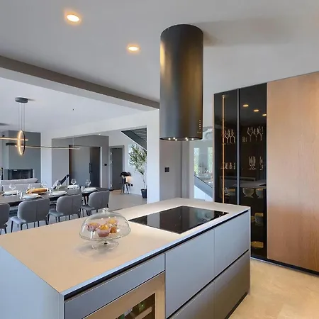 La Guardia Holiday home Sumber